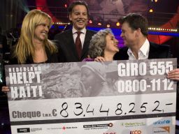 83 miljoen dankzij gezamenlijke actie met onder andere Linda de Mol, minister Koenders, Farah Karimi, Beau van Erven Dorens, radio DJs, KANE, Jan Smit - Help Haiti